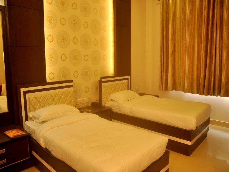 Hotel Rivera Palace Varanasi Bagian luar foto