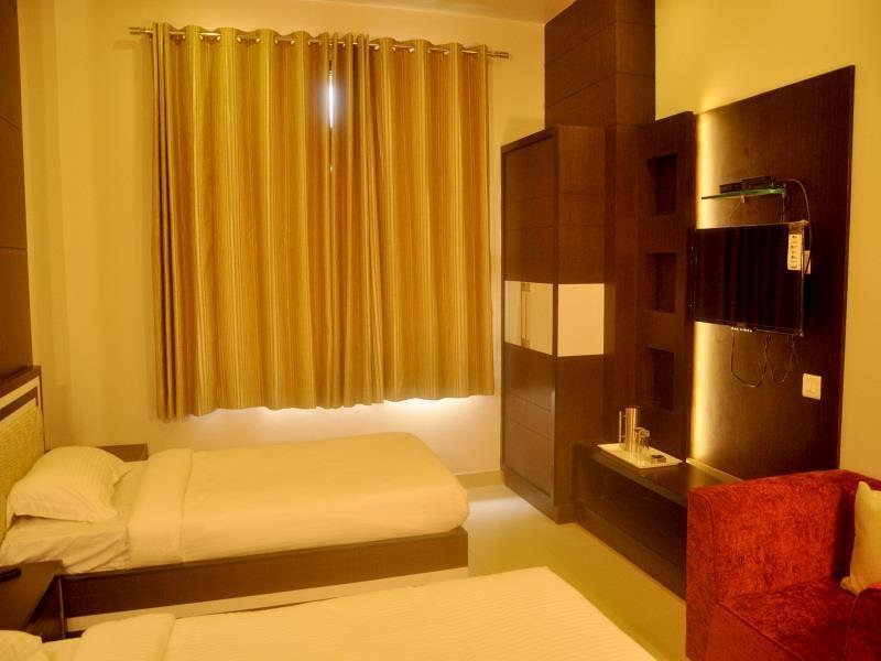 Hotel Rivera Palace Varanasi Bagian luar foto