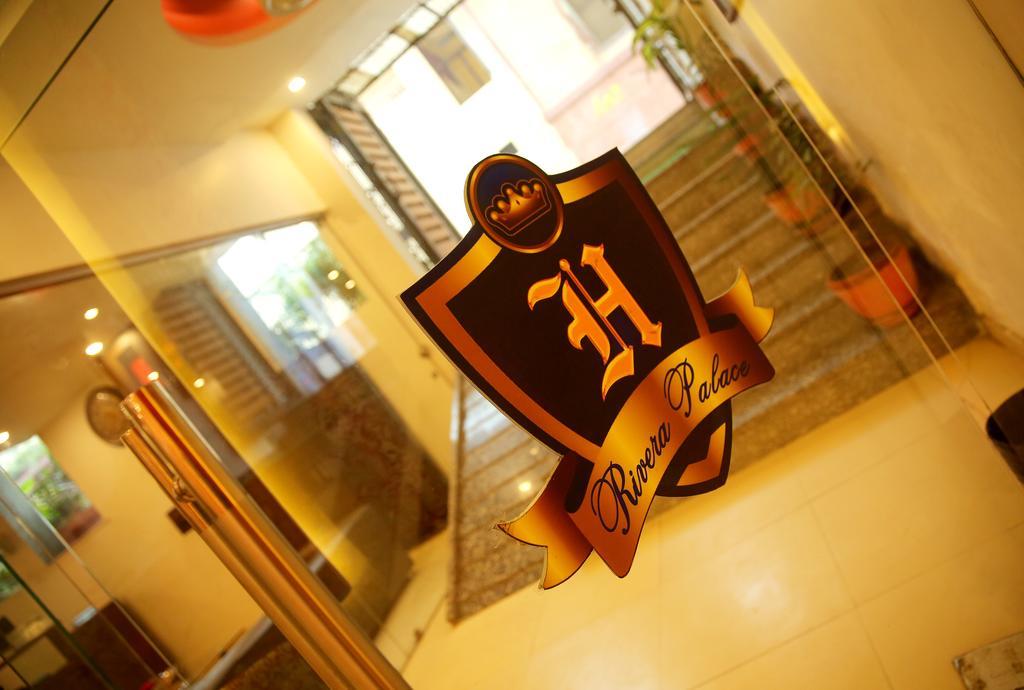 Hotel Rivera Palace Varanasi Bagian luar foto