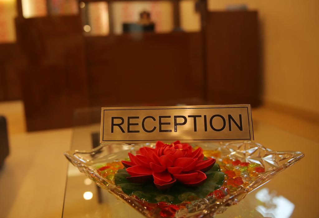 Hotel Rivera Palace Varanasi Bagian luar foto