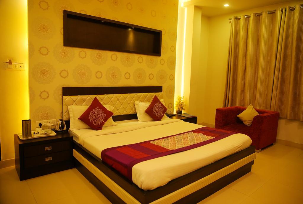 Hotel Rivera Palace Varanasi Bagian luar foto