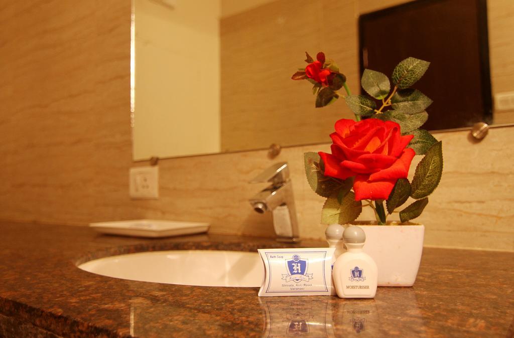 Hotel Rivera Palace Varanasi Bagian luar foto
