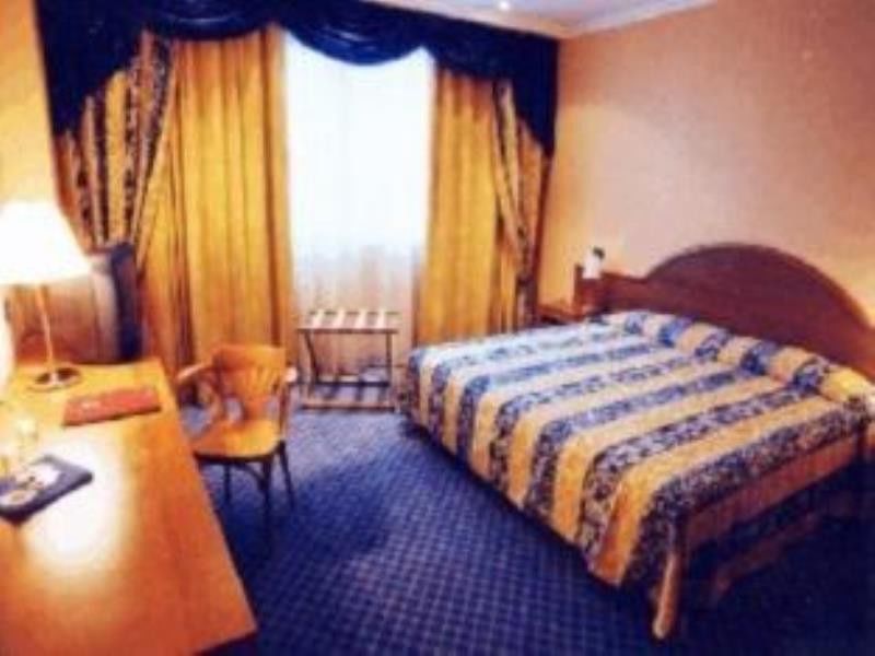 Hotel Rivera Palace Varanasi Bagian luar foto