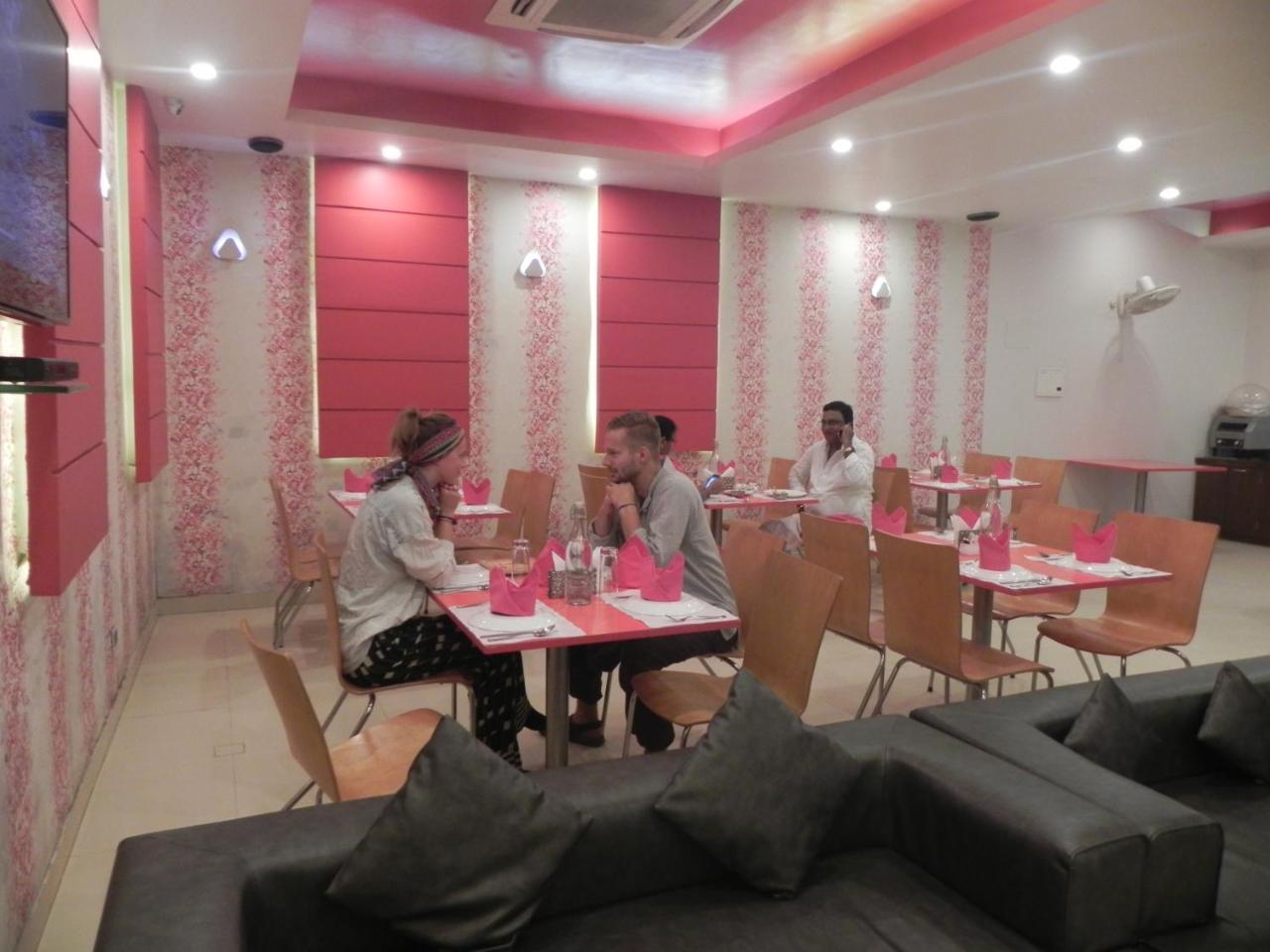 Hotel Rivera Palace Varanasi Bagian luar foto