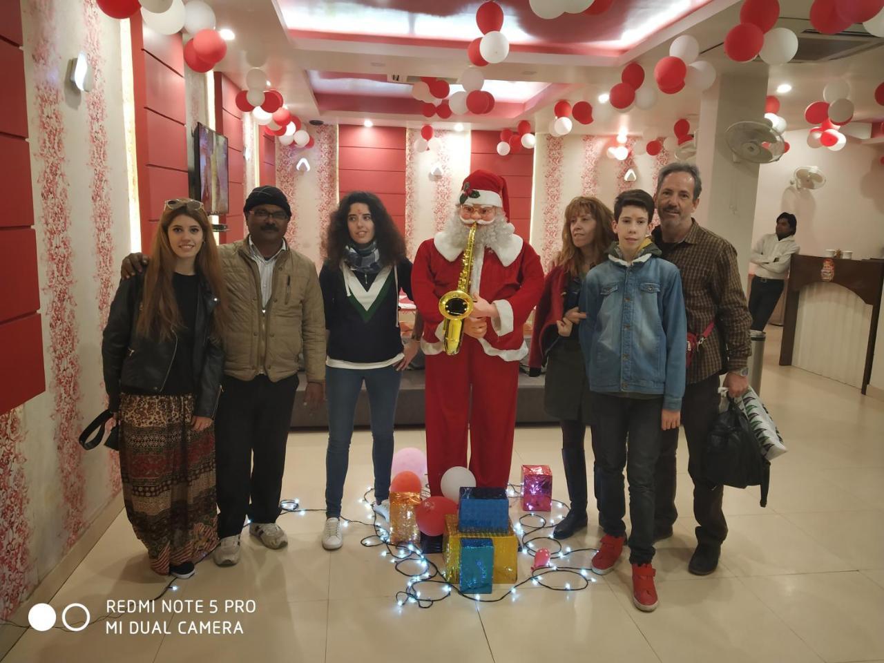 Hotel Rivera Palace Varanasi Bagian luar foto