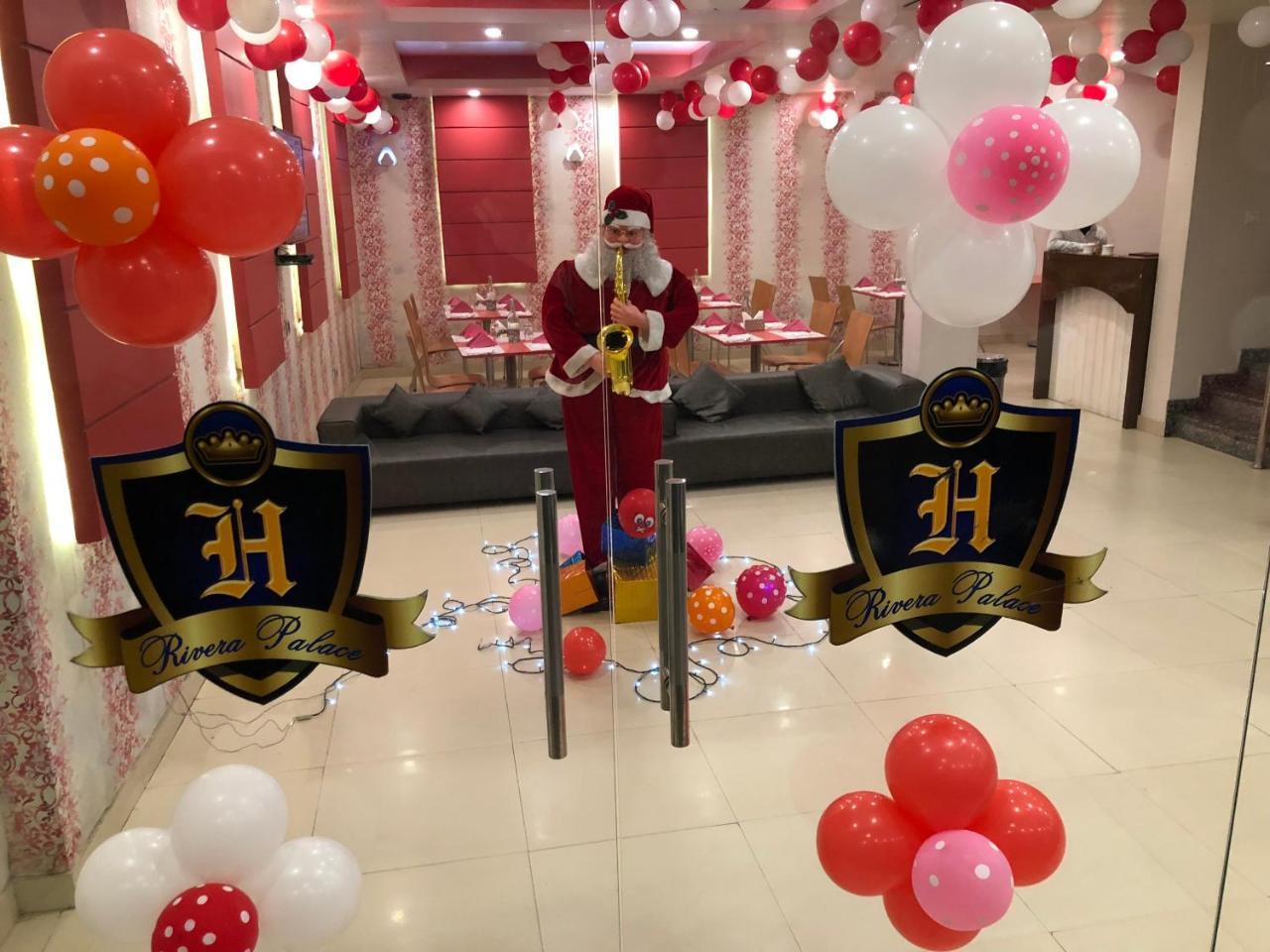 Hotel Rivera Palace Varanasi Bagian luar foto
